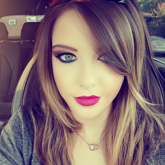 Meet your Posher, Carrie - Picture 3 of 5